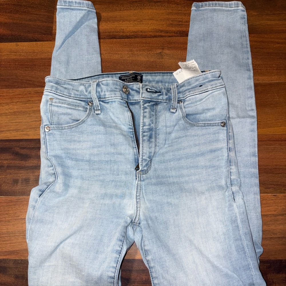 Abercrombie & Fitch Light Wash Skinny Jeans